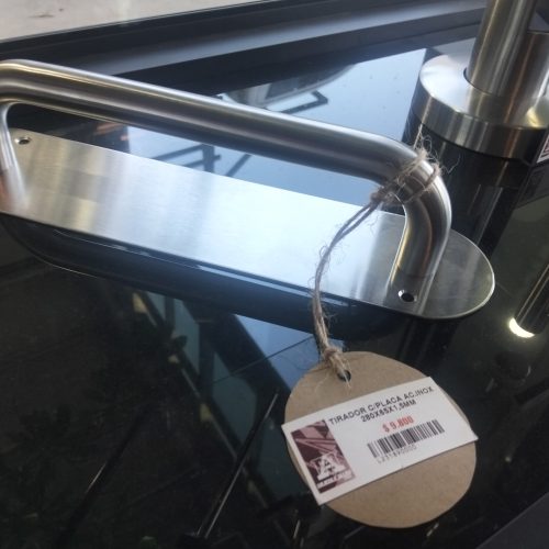 TIRADOR C/PLACA 280X65X1,5MM. AC. INOX.