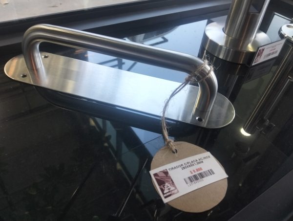 TIRADOR C/PLACA 280X65X1,5MM. AC. INOX.