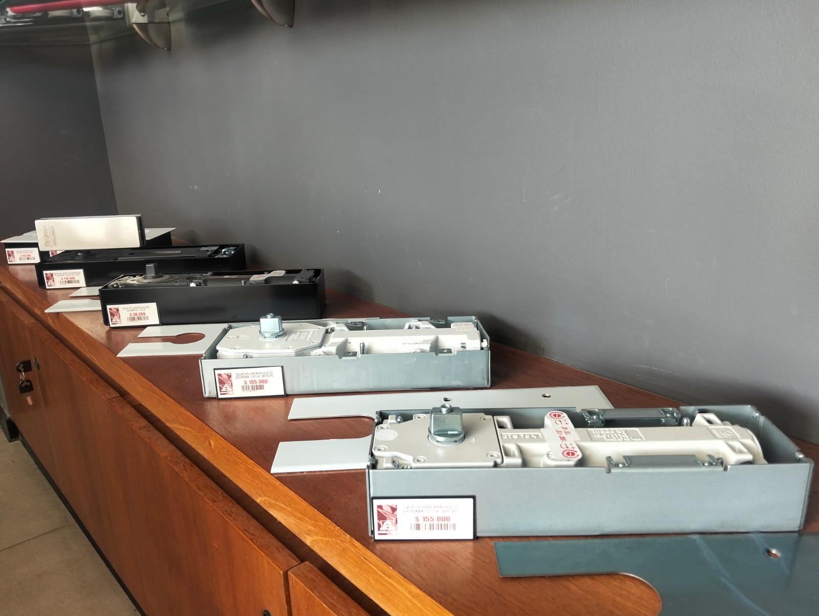 CONJ. QUICIO HIDRAULICO SOBREPUESTO CROM. P/VIDRIO JNF